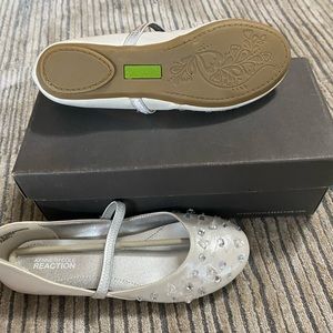 NWT Kenneth Cole Reaction Bedazzled girl’s Kid’s Ballet flat W Strap Size 3 US